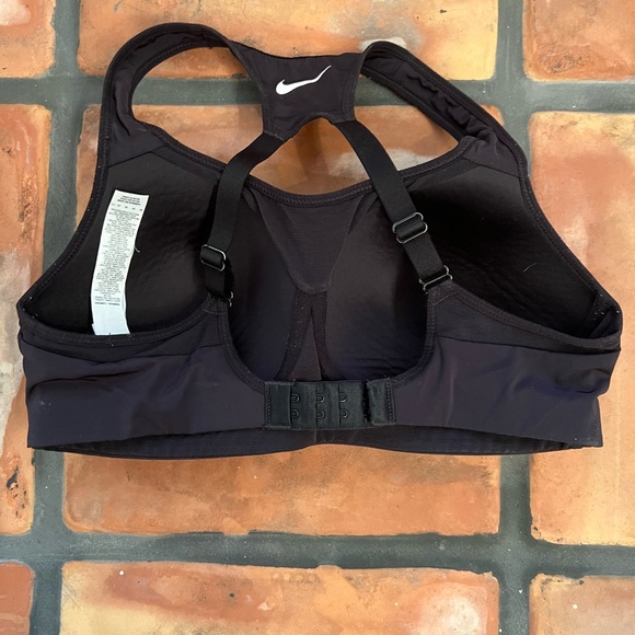 Nike sports bra. Size: medium - Picture 2 of 2